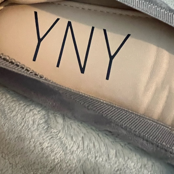 🎁 2/$8 YNY Foldable Grey Slip On Travel Flats - Picture 4 of 4